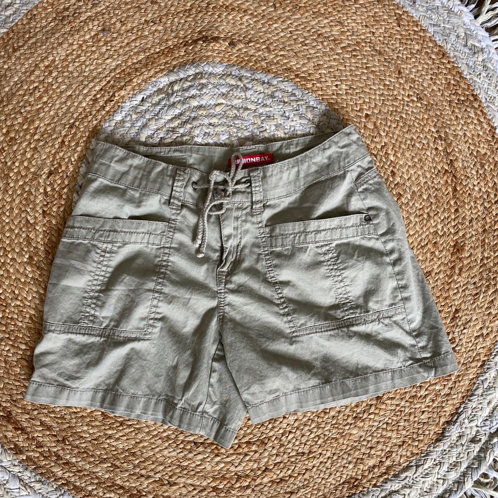 Union Bay Utility Cargo Shorts size 7 Never Worn